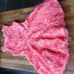 Knit Works Girls' Pink Flowery Petal Sewn Dress. Size 5.